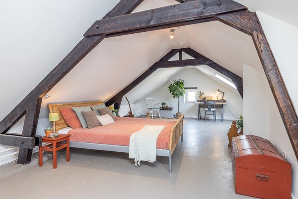 Foto - Verkocht: Unieke karakteristieke instapklare hoekwoning met maar liefst 235 m2 wonen én een vrij uitzicht op het groen in Simpelveld.